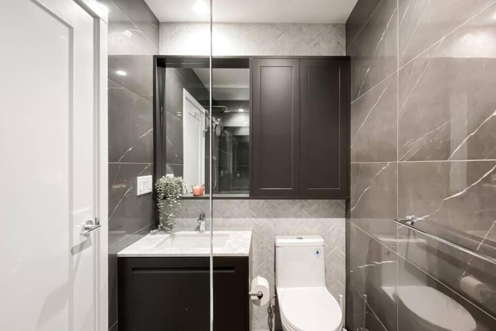 Spacious New Apartment With Working Space@Oakridge Vancouver Exterior foto