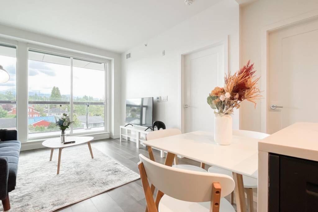 Spacious New Apartment With Working Space@Oakridge Vancouver Exterior foto