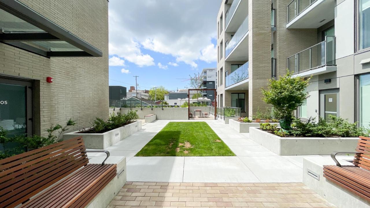 Spacious New Apartment With Working Space@Oakridge Vancouver Exterior foto